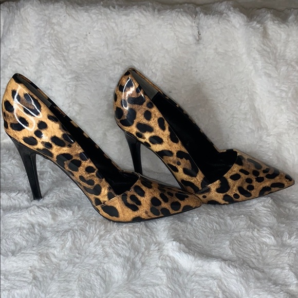 Like new Guess Women's Leopard Print Heels - Picture 8 of 9